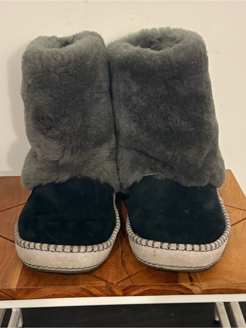 UGG Australia UGG Kestrel Moccasin Boots US11/EU42